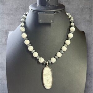 Vintage‎ Howlite & Indigo Gabbro Beaded Necklace with Pendant